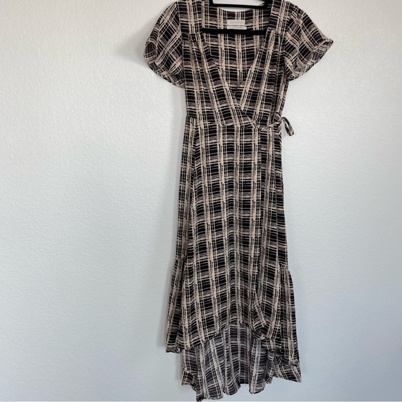 URBAN OUTFITTERS • Black and Cream Plaid Print Wrap Midi Dress • Small - Picture 11 of 13